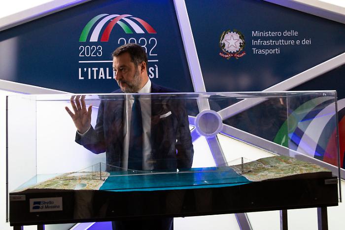 Salvini, puntiamo a cantieri per il Ponte nell'estate 2024