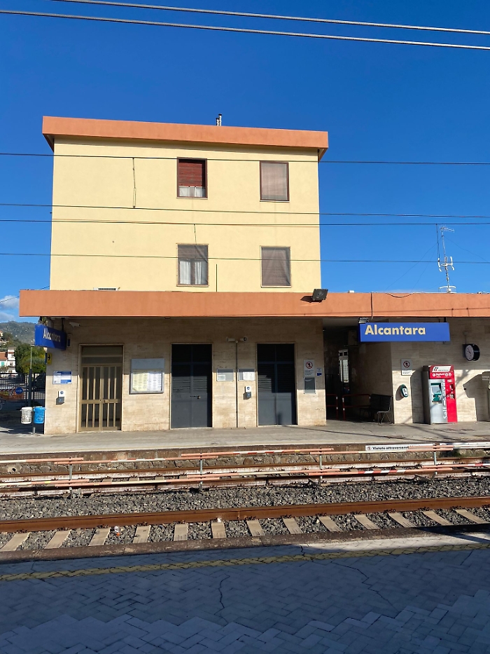 stazione ferroviaria alcantara