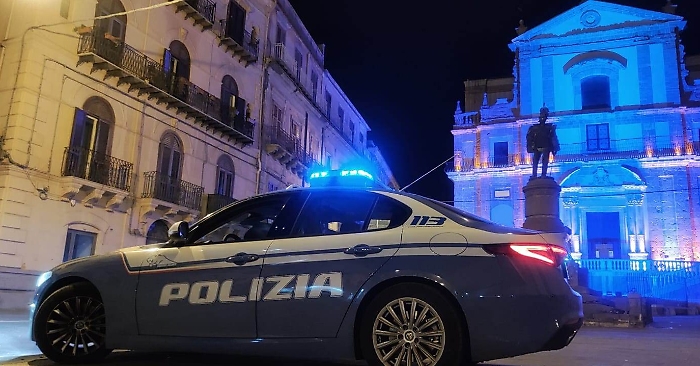 volante polizia Caltanissetta