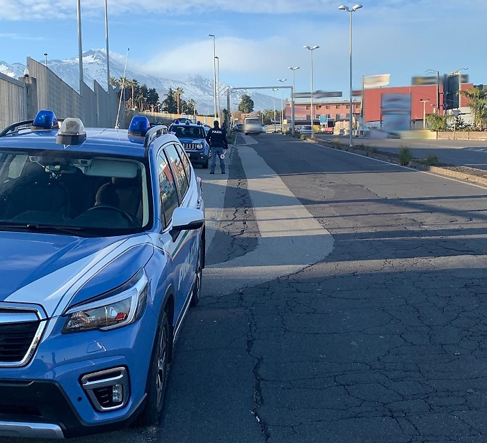 CONTROLLI AD ACIREALE, IRREGOLARITA&rsquo; IN UNA STRUTTURA RICETTIVA. SANZIONI PER QUASI 8 MILA EURO AD AUTOMOBILISTI INDISCIPLINATI