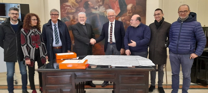 Chiusura progetto MonumentiAmo - Consegna all'Arcivescovo del lavoro svolto dagli architetti