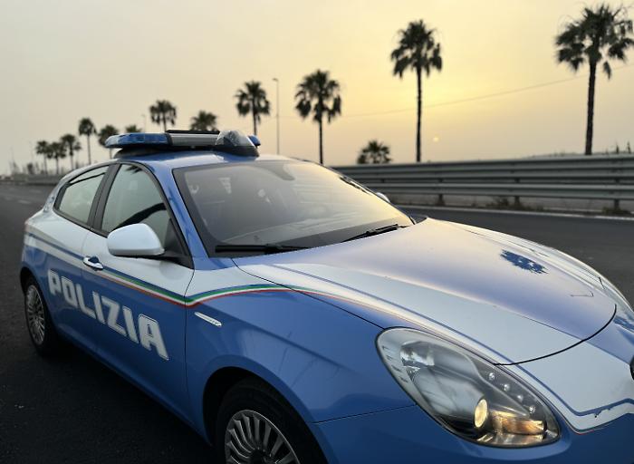 DIMENTICA LA FIGLIA DI 4 ANNI AL RIFORNIMENTO DI BENZINA, 28ENNE DENUNCIATA DALLA POLIZIA DI STATO PER ABBANDONO DI MINORE