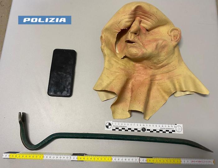 INDIVIDUATI E DENUNCIATI AD ADRANO 5 GIOVANISSIMI CHE AVEVANO PRESO DI MIRA ALCUNE ABITAZIONI PER DANNEGGIARLE E DEPREDARLE