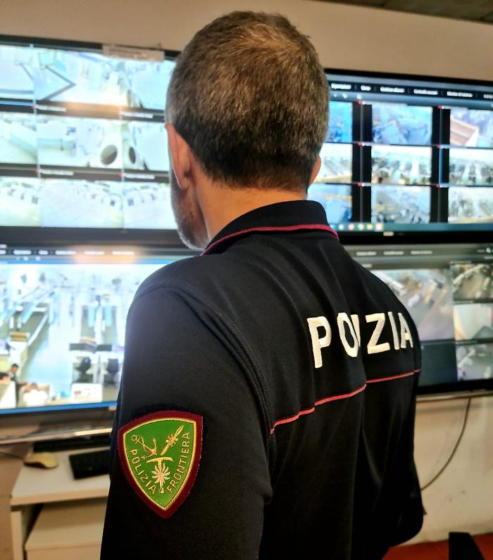 PASSEGGERO RUBA PROFUMI AL DUTY FREE DI CATANIA, INDIVIDUATO E DENUNCIATO DALLA POLIZIA DI STATO