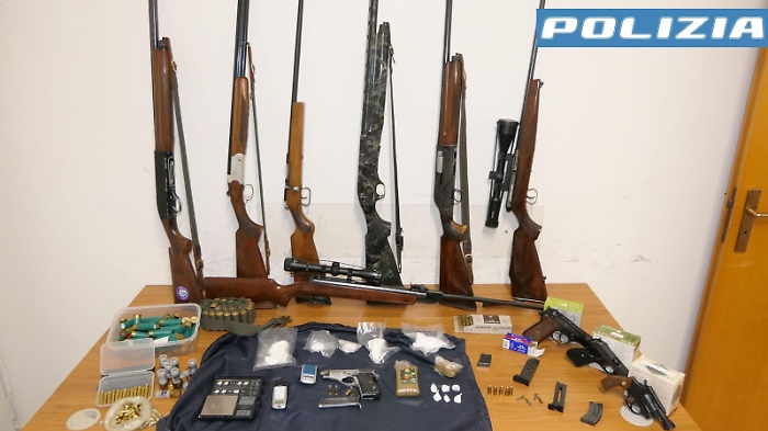 Vittoria arresto stupefacenti e armi