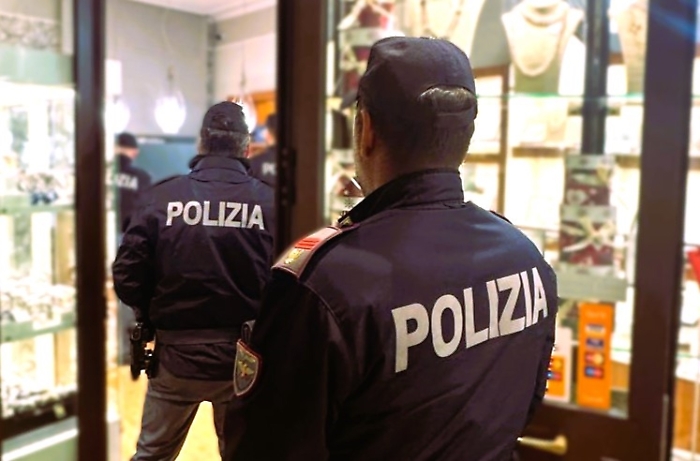 Polizia a Gela per tentata rapina ad una gioielleria
