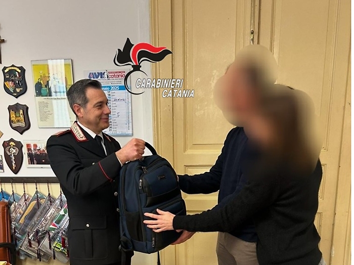 riconsegna zaino rubato  (1)