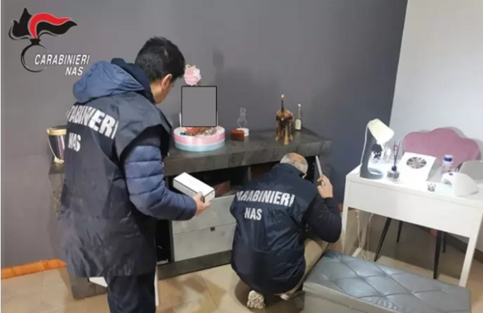 Ambulatorio abusivo di medicina estetica nel Catanese