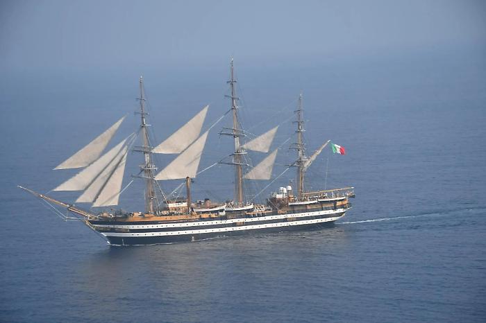Amerigo Vespucci nave