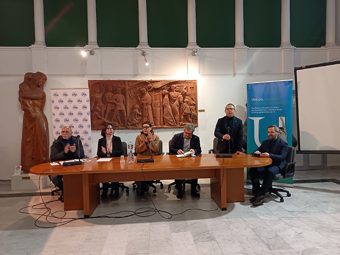 L'intervento iniziale del segretario Caccamo