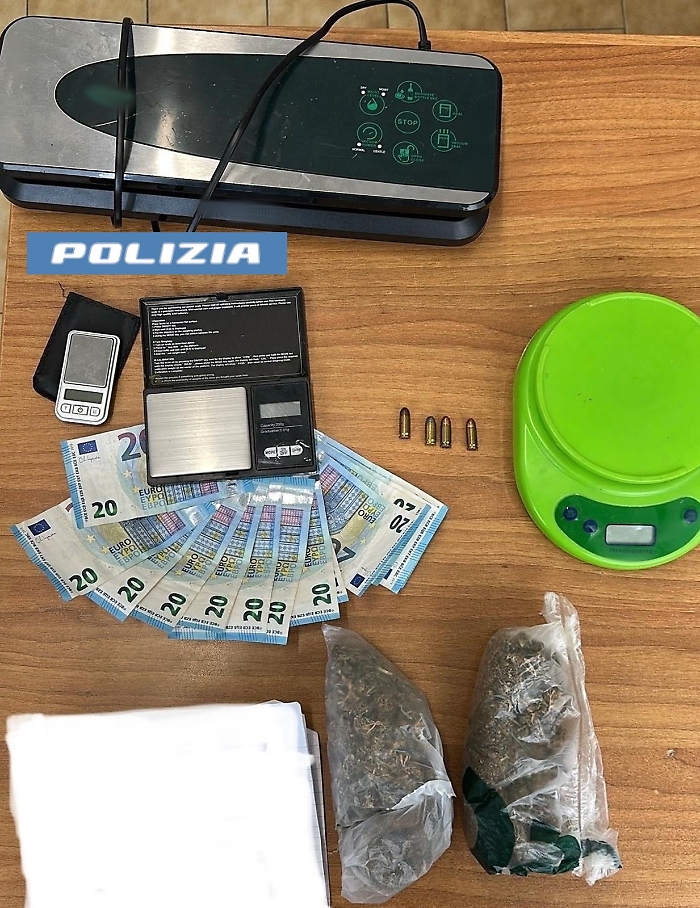 MARIJUANA E CARTUCCE NASCOSTE IN CUCINA, SCOPERTA PIAZZA DI SPACCIO DALLA POLIZIA DI STATO. ARRESTATO SPACCIATORE 34ENNE