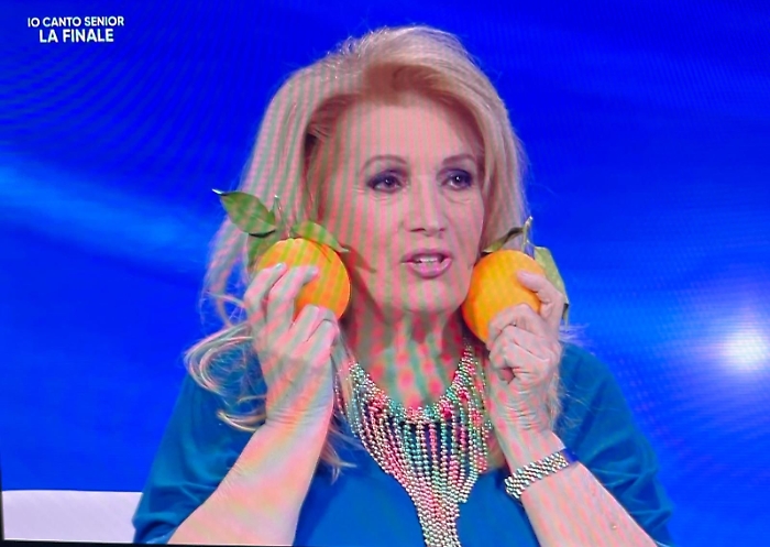 Iva Zanicchi e le arance siciliane a Io canto senior