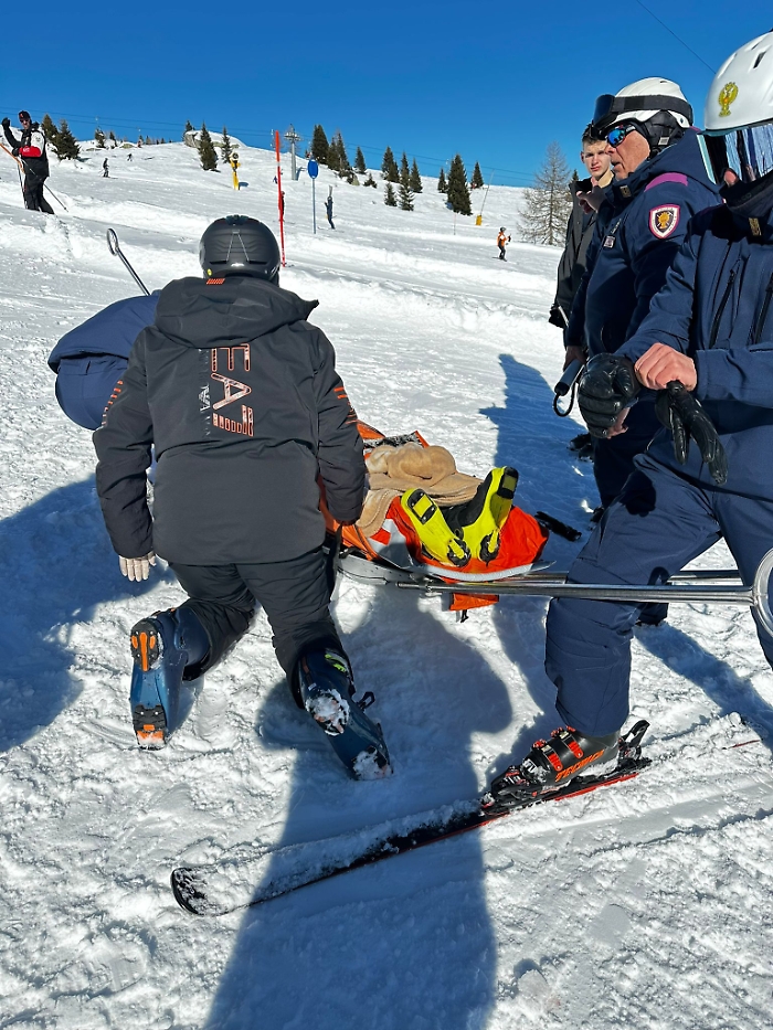 Medico catanese soccorre uno sciatore a Madonna di Campiglio