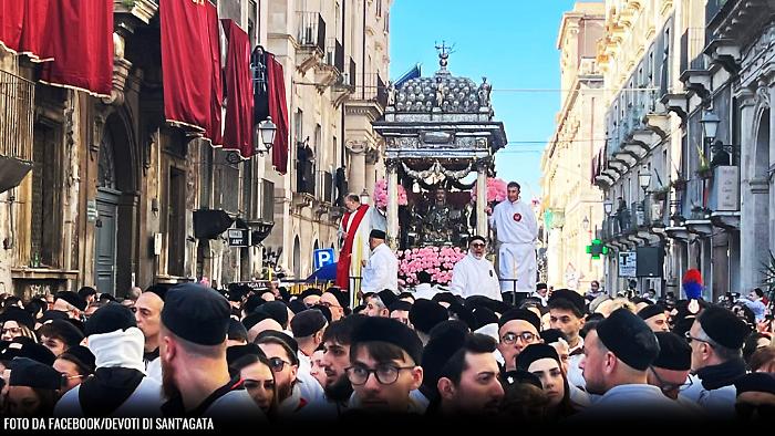 Devoti alla Festa di Sant'Agata