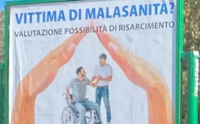 Manifesti a Palermo su indennizzi malasanità
