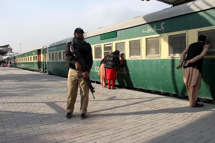 Train service in Quetta resumes after being suspended following a suicide bombing