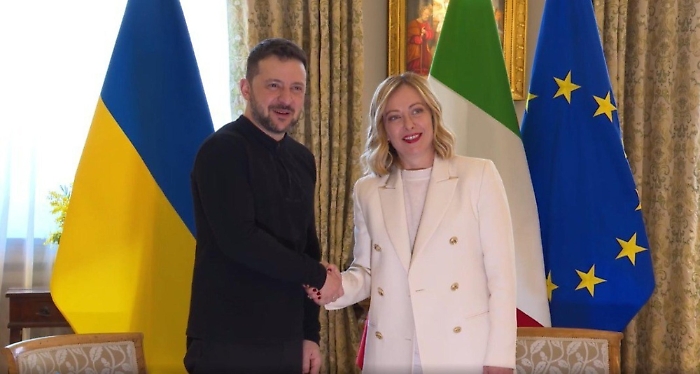 1740932133_7f2925a7eefe2ec984f5