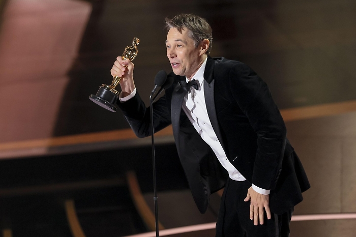 1740975902_fb23bca51ba6eb96eea7