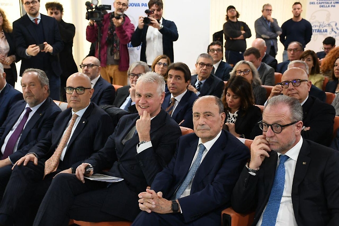 L'incontro a Palermo: «Facciamo semplice l’Italia. PArola ai territori»