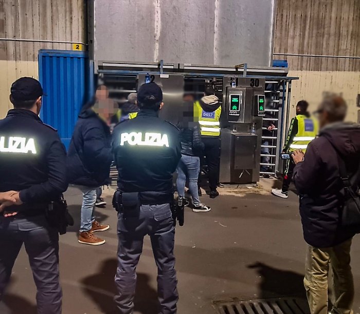 ALLO STADIO CON UN PETARDO NELLO ZAINO, ULTRAS 20ENNE DENUNCIATO DALLA POLIZIA DI STATO. DASPO DI UN ANNO NOTIFICATO IN TEMPO REALE