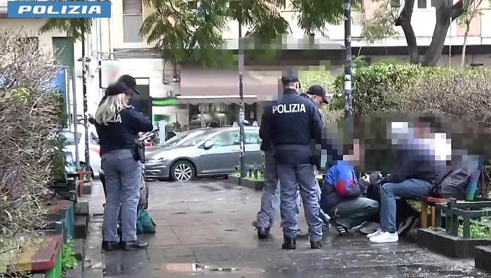&ldquo;ALTO IMPATTO&rdquo;, OPERAZIONE ANTIDROGA DELLA POLIZIA DI STATO IN DIVERSI QUA...MINORE