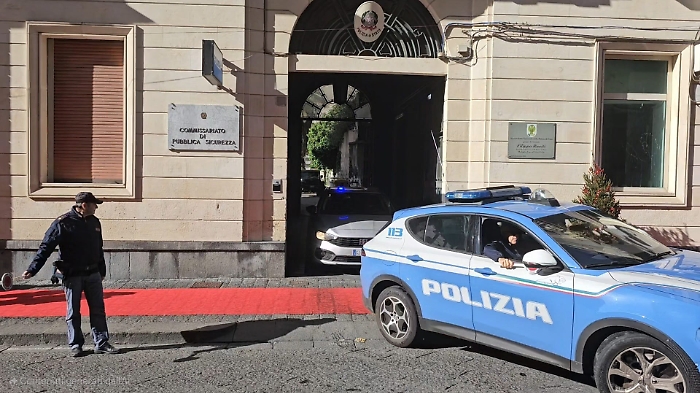 CONTROLLI DELLA POLIZIA DI STATO IN UN CENTRO SCOMMESSE DI ACIREALE, TROVATI 6 MINORENNI. SANZIONATO IL TITOLARE