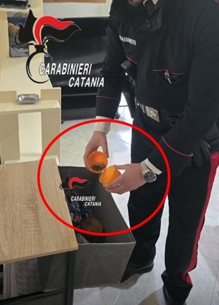 Foto arresto pusher Aci Catena