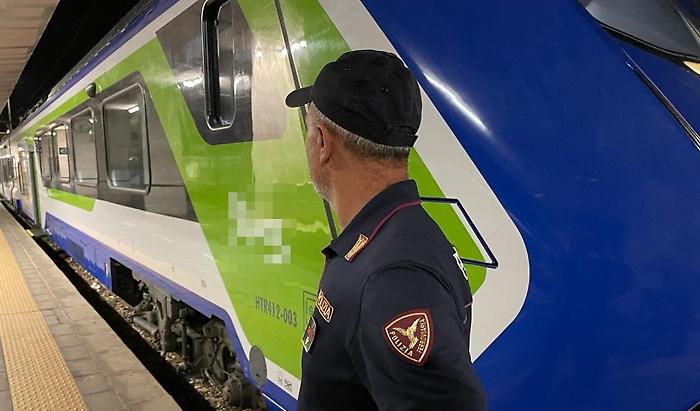 IMBRATTANO UN TRENO &ldquo;POP&rdquo; ALLA STAZIONE, 3 FILANDENSI DENUNCIATI DALLA POLIZIA DI STATO