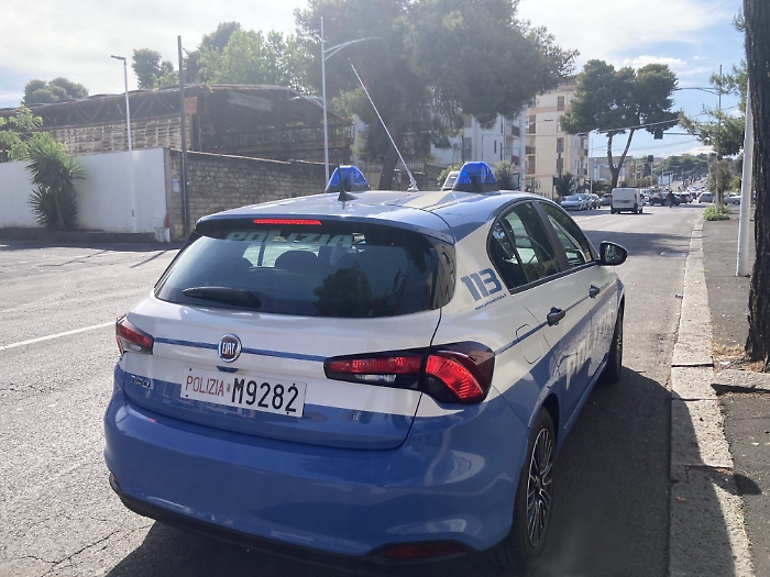 SORPRESO A SPACCIARE IN CORSO INDIPENDENZA, 15ENNE DENUNCIATO DALLA POLIZIA DI STATO