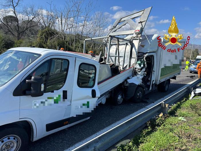 Incidente sulla A18: un ferito