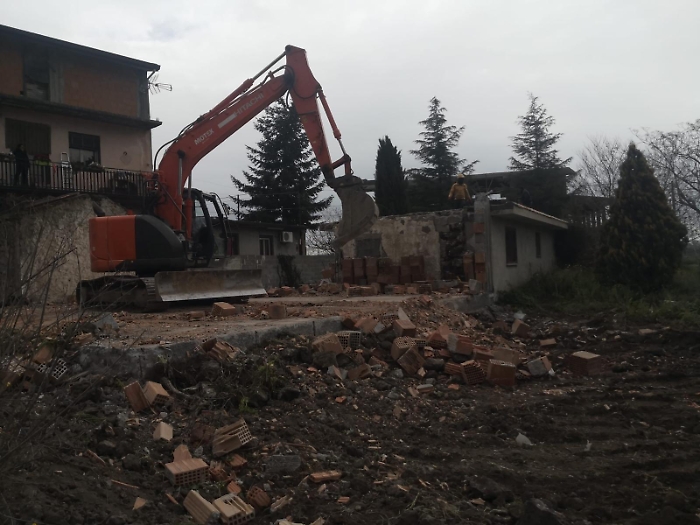 Edifici abusivi demoliti a Randazzo
