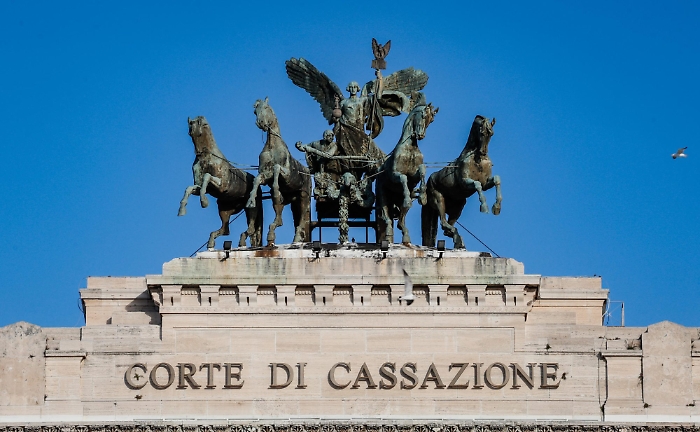 Lega all'attacco dei giudici della Cassazione: &laquo;Paghino loro se amano tanto i clandestini&raquo;