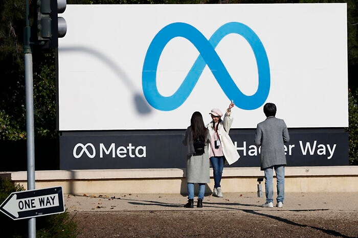 Meta Platforms stock hits 52-week high