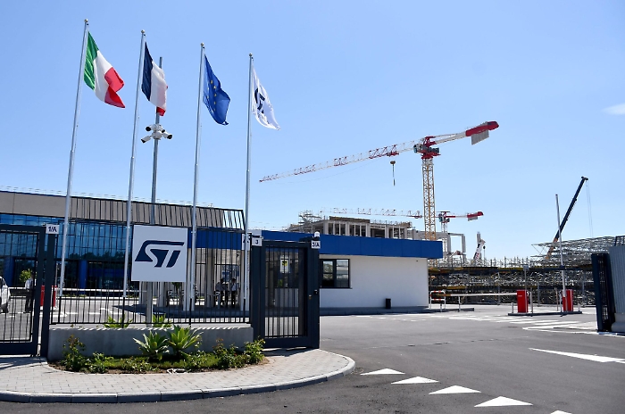 StMicroelectronics, gli esuberi in Italia sono 1.000: ma il piano prevede un forte investimento su Catania