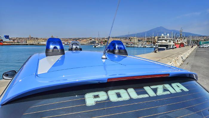 &ldquo;CAVALLO DI RITORNO&rdquo; AL SUO EX DATORE DI LAVORO, PLURIPREGIUDICATO 26ENNE FERMATO E DENUNCIATO DALLA POLIZIA DI STATO