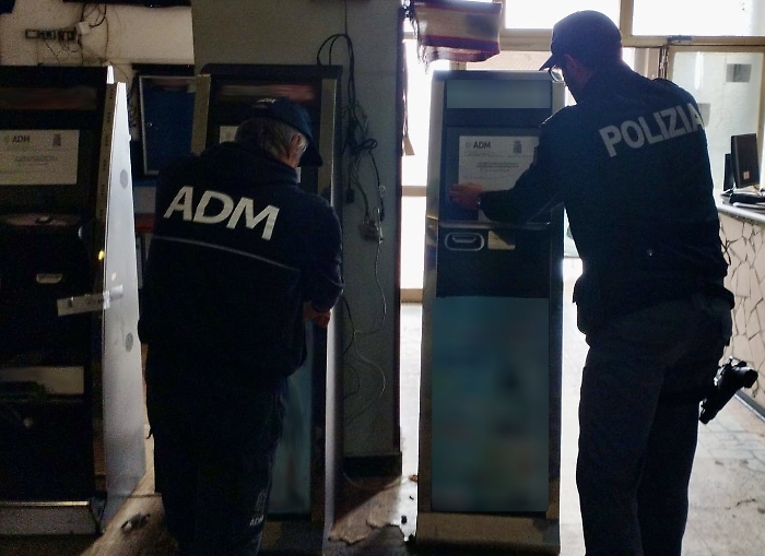 CONTRASTO AL GIOCO ILLEGALE, 5 SLOT MACHINE IRREGOLARI TROVATE DALLA POLIZIA DI STATO
