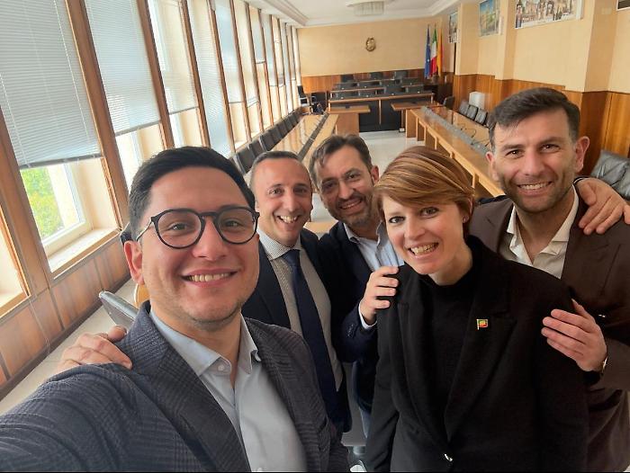 Cultrera in primo piano con Cugnata e altri militanti in Forza Italia