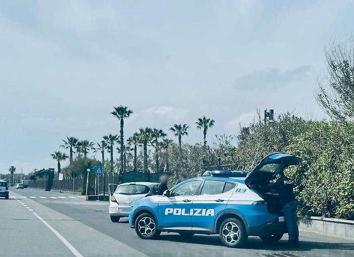 FESTIVIT&Agrave; PASQUALI IN SICUREZZA, CONTROLLI A TAPPETO DELLA POLIZIA DI STATO