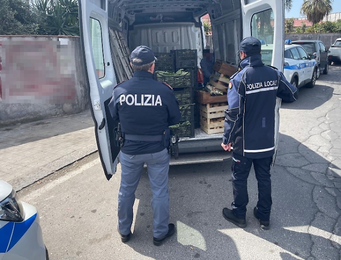 TASK FORCE COORDINATA DALLA POLIZIA DI STATO. CONTRASTO ALL&rsquo;ABUSIVISMO COMMERCIALE NEL QUARTIERE DI SAN GIOVANNI GALERMO, SEQUESTRATI 700 KG DI ALIMENTI NON TRACCIATI, SANZIONI PER OLTRE 18MILA EURO