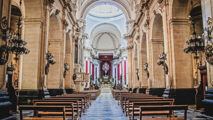 Tutto pronto per la solennità liturgica nella chiesa Madre di San Giorgio a Ragusa