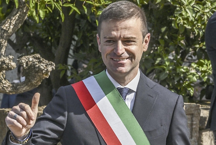 1747814103_b1b73b6d99defcc0f5ec