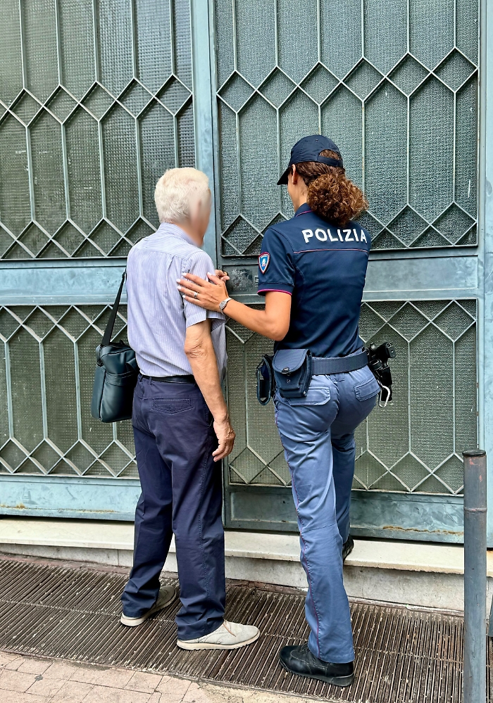 AGGREDISCE GLI ANZIANI GENITORI DOPO IL LORO RIFIUTO DI CONSEGNARGLI DEL D...ZZARDO