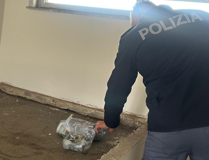 CONTROLLI STRAORDINARI A SAN GIOVANNI GALERMO RITROVATI DALLA POLIZIA DI STATO QUASI 300 GRAMMI DI DROGA TROVATI IN ZONE ABBANDONATE