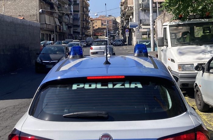 ENTRANO A SCUOLA PER RUBARE NELL&rsquo;AULA INFORMATICA, DUE MINORI ARRESTATI DALLA POLIZIA DI STATO
