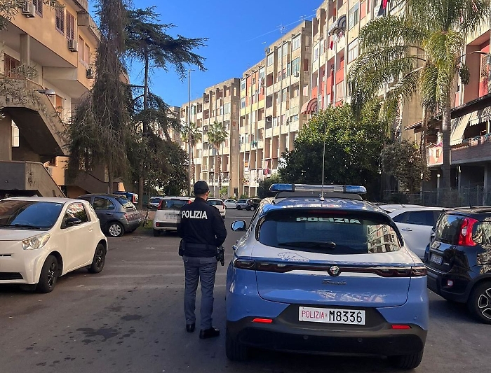 FERMATO CON LA DROGA IN AUTO MENTRE VA A SPACCIARE. LA POLIZIA DI STATO ARRESTA UN 32ENNE PREGIUDICATO.
