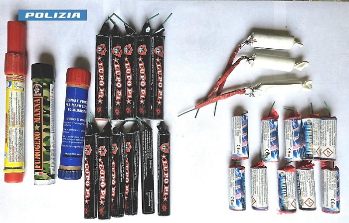 Fuochi artigianali pirotecnici trovati nello stadio di Acireale