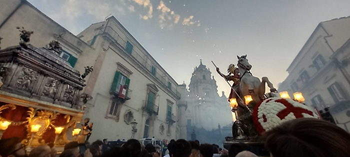 L'Arca santa e San Giorgio subito dopo l'uscita di ieri pomeriggio 2025