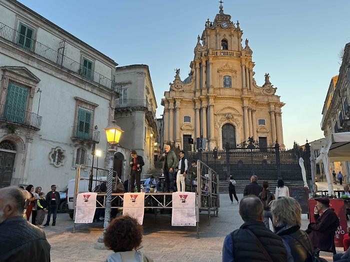 La tradizionale cena tenutasi ieri sera in piazza Duomo