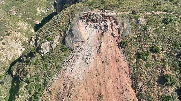 Costone roccioso fatto brillare a Taormina