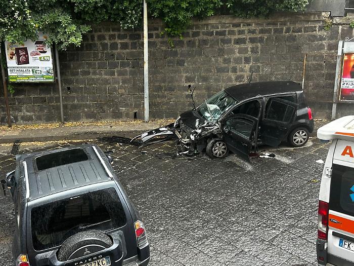 Scontro fra due auto tra Giarre e Riposto, un ferito grave